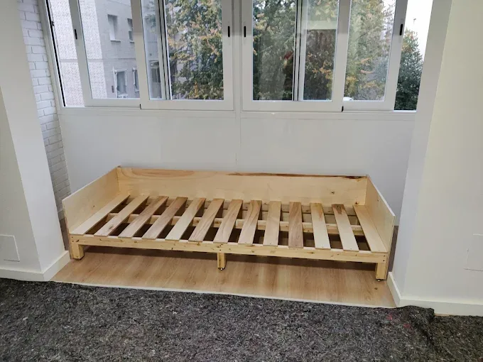 Estructura de cama en pino, cortada a medida